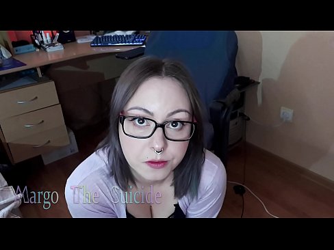 ❤️ Көзілдірік киген сексуалды қыз камерада дилдоны терең сорып алады ☑ Порно видео бойынша бізде ❌